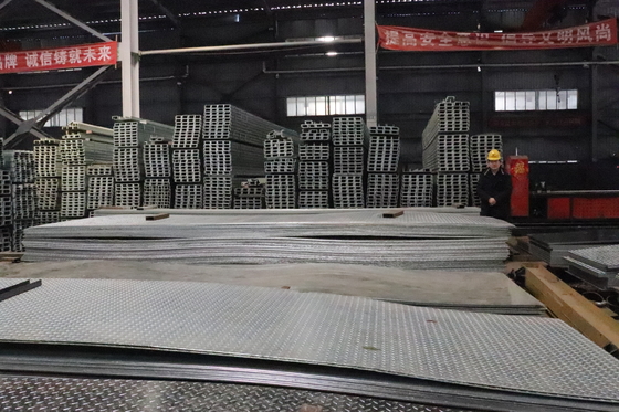 1250 mm Breite warmgewalzte galvanisierte Musterplatte für Container und Schiff anpassbar