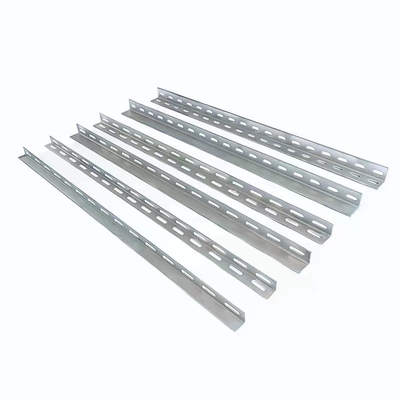 Hot Dip Galvanized Slotted L Stahlwinkelbar mit Löchern Verarbeitung Service Punching