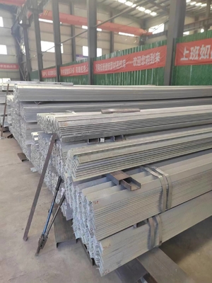 ASTM A36 A53 Q235 Q345 Kohlenstoffverzinktes Eisen L-Form milder Stahlwinkelbalken GB/T Standardgleich