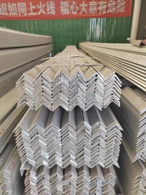 Q195-Q420-Serie Warmgewalzt 120*120*3mm MS Angel Stahl mit L-Profilanwendungen