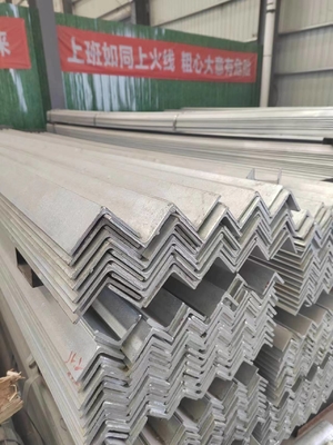 GB-Standard Gleichwinkelstahl L-Formstange ASTM A36 Leichte Kohlenstoff-Eisenwinkelstange Strukturelle