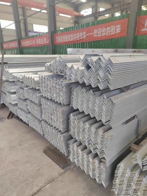 GB-Standard Gleichwinkelstahl L-Formstange ASTM A36 Leichte Kohlenstoff-Eisenwinkelstange Strukturelle