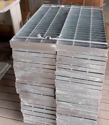 Auf Wunsch gefertigte Hot Dip Galvanized Steel Grating Gutter Cover Plate für Mine Field