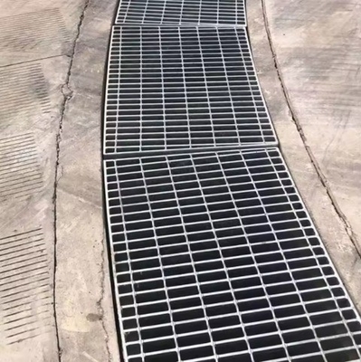Auf Wunsch gefertigte Hot Dip Galvanized Steel Grating Gutter Cover Plate für Mine Field