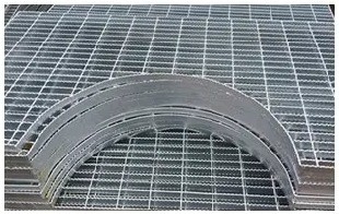 Hot Dip Galvanized Low Carbon Steel Gitter Gehweg Preise für Autowaschboden Silber