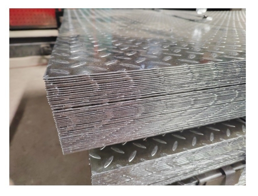 Anpassbar 40g/m2 Zinkschicht Mittlere harte galvanisierte Stahlplatte 1,5*1250mm