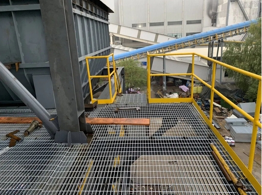 Silberstahlgitterweg mit Industriedesign und Schweißplattformgewicht