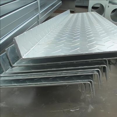 40 g/m2 Zink-Schicht Verzinkte Muster Stahlplatte mit anpassbarer Breite von 1000-1500 mm